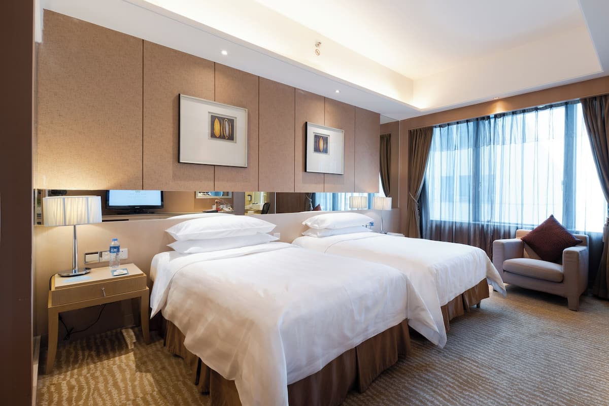 Deluxe Twin Room | Premium bedding, minibar, in-room safe, desk