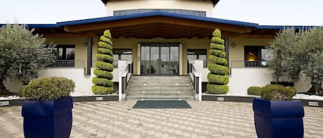 واجهة المنشأة