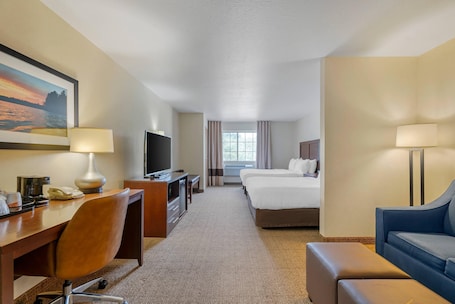 Room, Multiple Beds, Non Smoking | In-room safe, desk, iron/ironing board, free cribs/infant beds. Comfort Suites Lake Geneva East