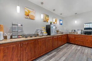 Desayuno bufé gratuito y diario
