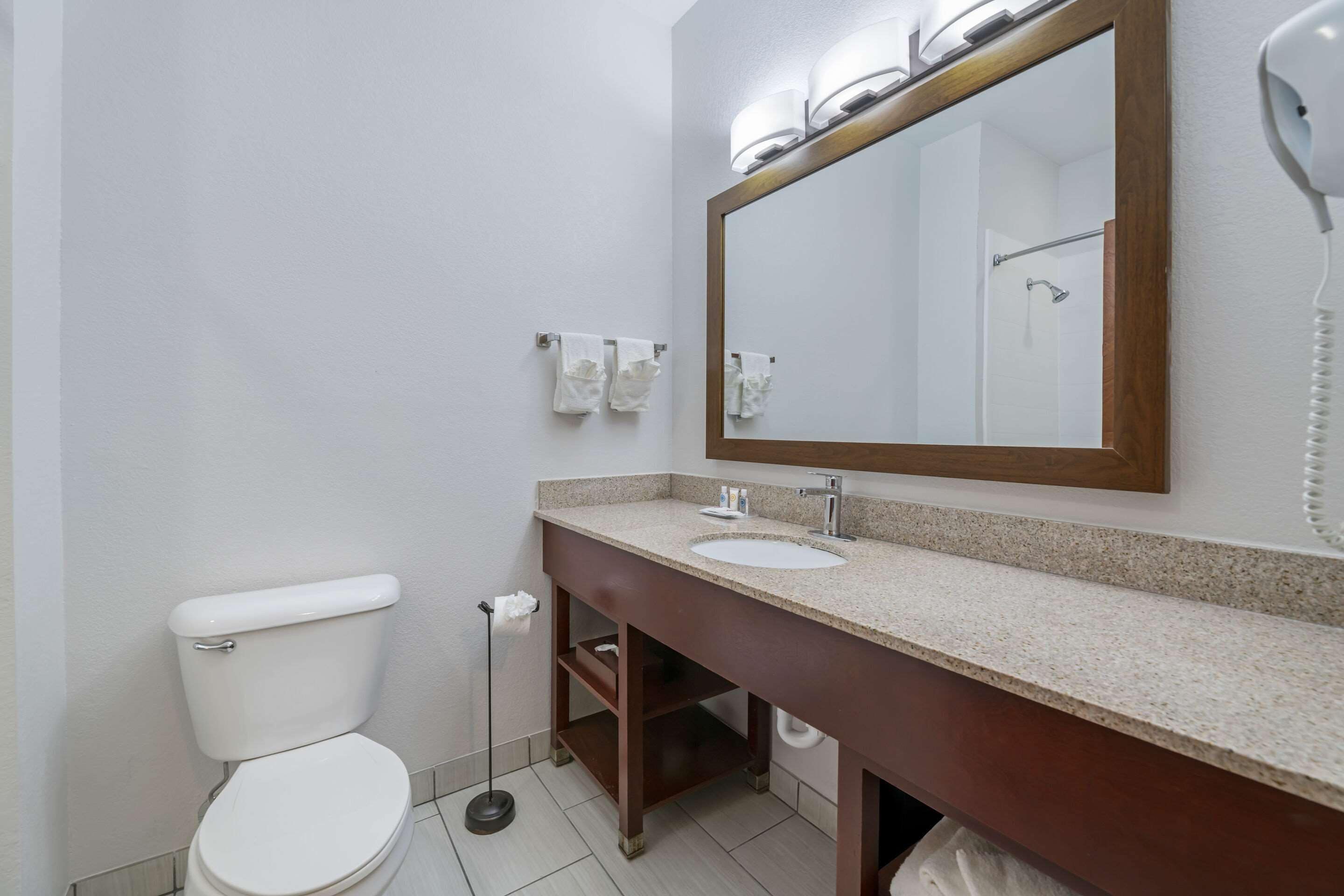 suite, non smoking | in-room safe, desk, iron/ironing board, free cots/infant beds