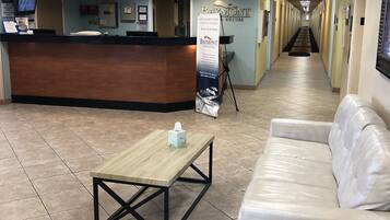 Área de estar no saguão