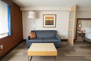 Premium bedding, in-room safe, desk, blackout drapes