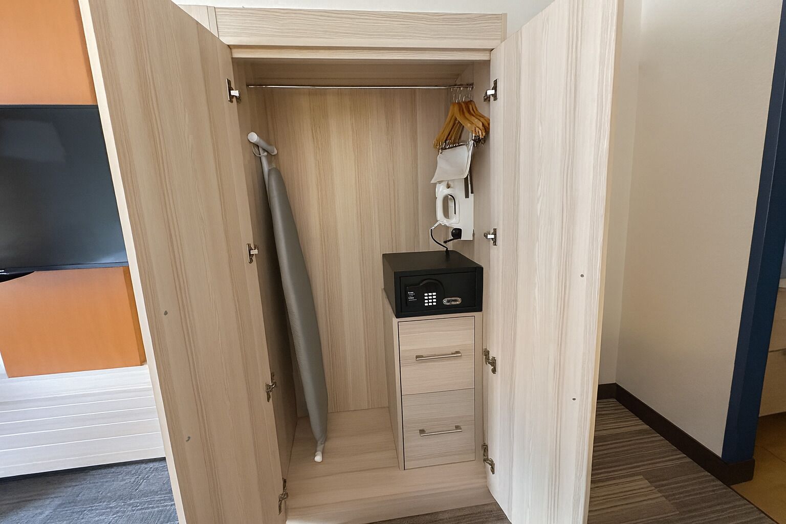 premium bedding, in-room safe, desk, blackout curtains