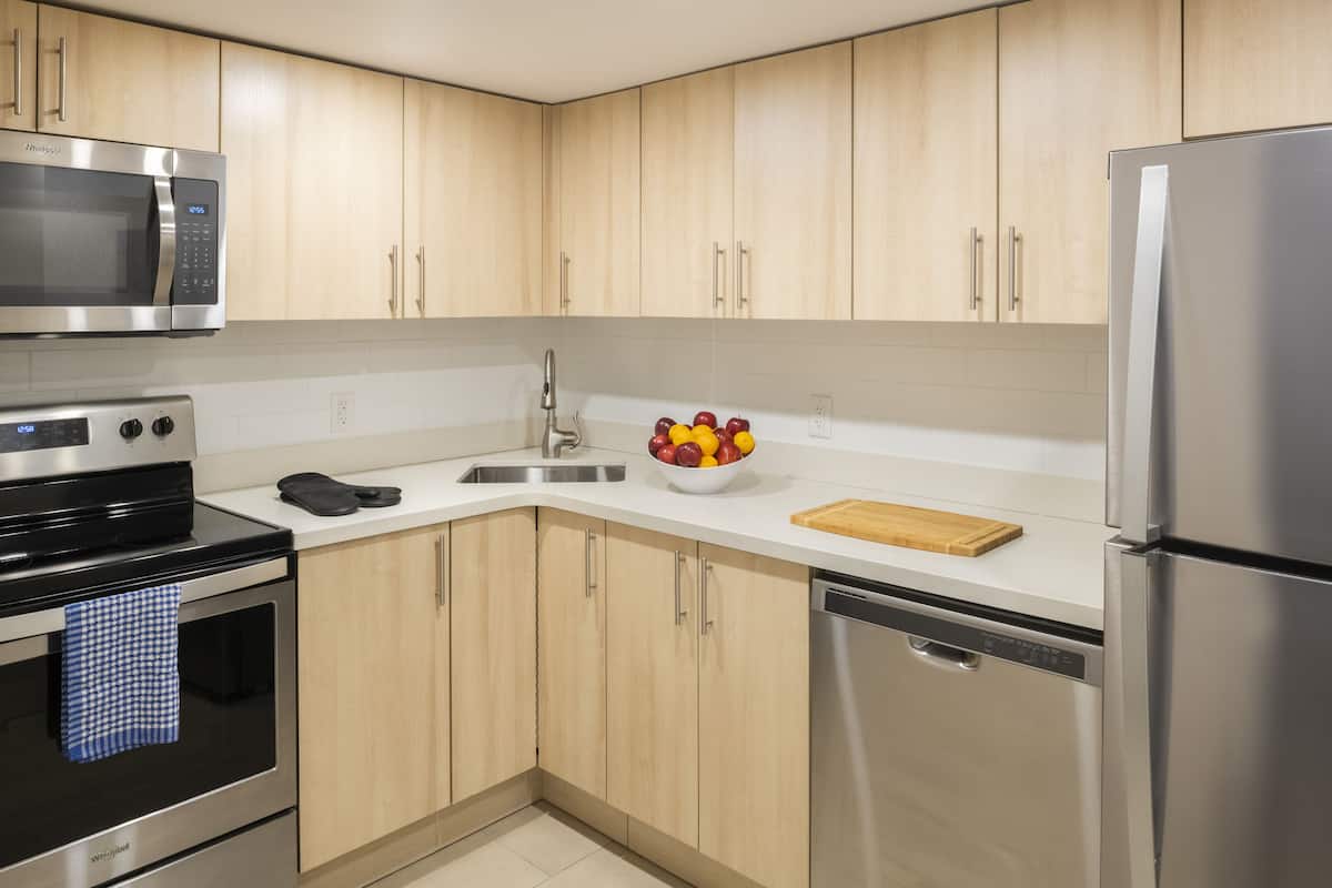 fridge, microwave, coffee/tea maker, electric kettle