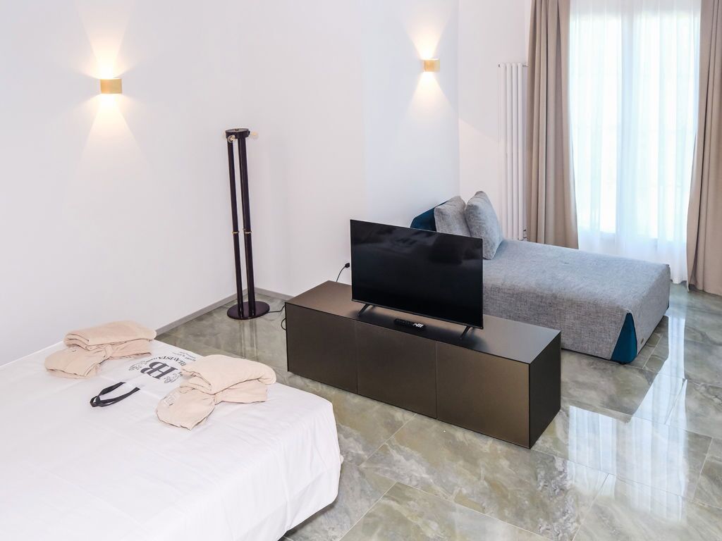 Luxury Studio Suite | Minibar, in-room safe, desk, free WiFi