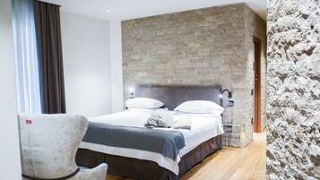 Luxury Suite | Minibar, in-room safe, desk, free WiFi