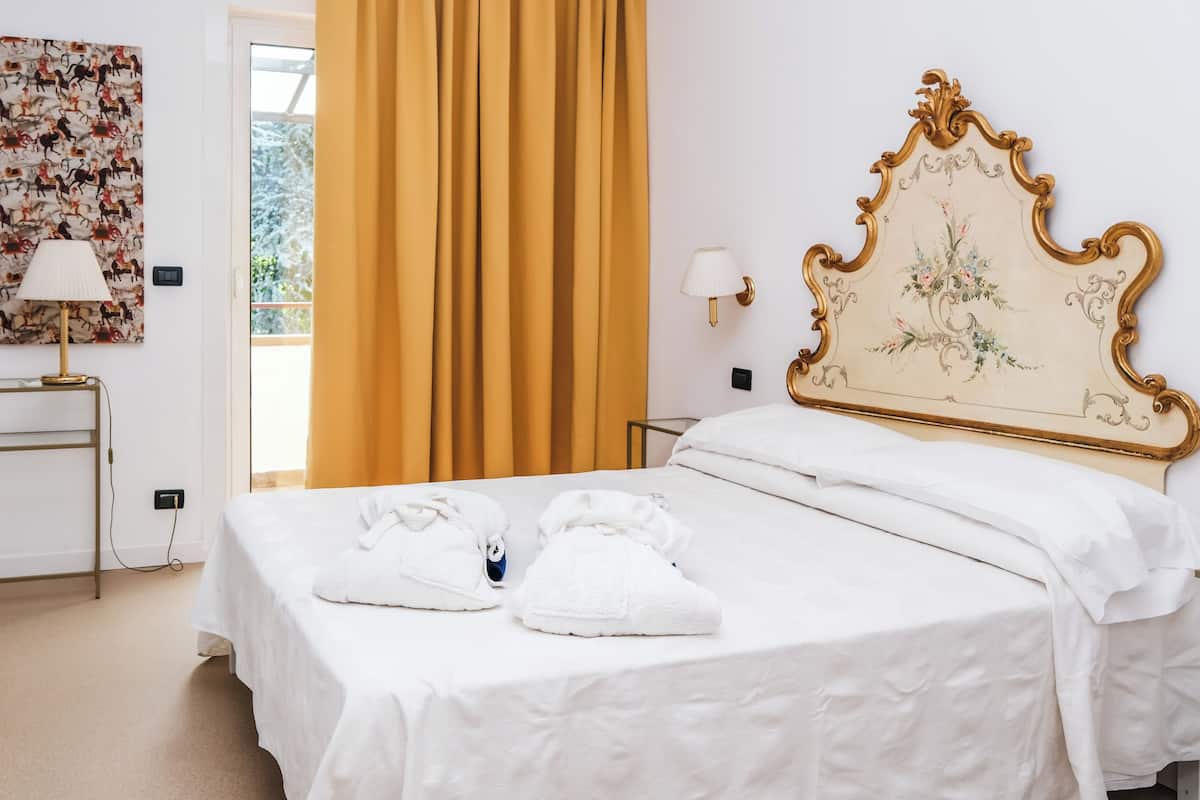 Superior Double Room | Minibar, in-room safe, desk, free WiFi