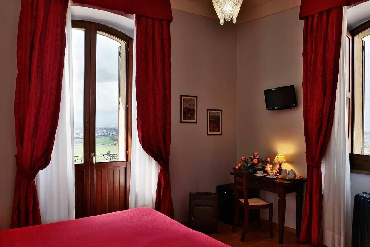 minibar, in-room safe, desk, soundproofing