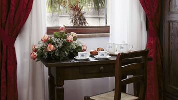 Minibar, coffres-forts dans les chambres, bureau, chambres insonorisées