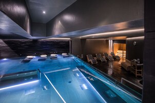 Sauna, hot tub, steam room