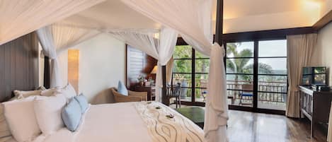 Premium bedding, in-room safe, individually decorated