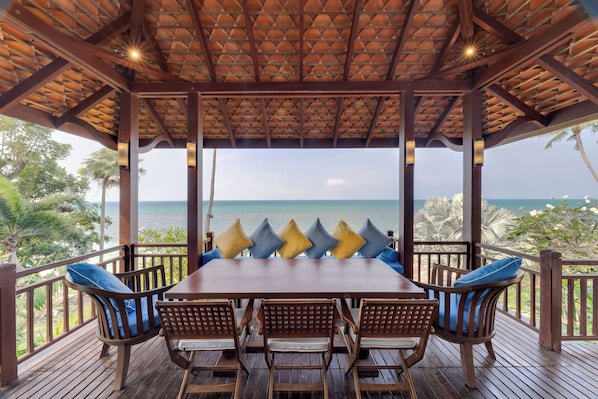 43-inch LED TV with satellite channels, TV, DVD player - Napasai Samui (Koh Samui)