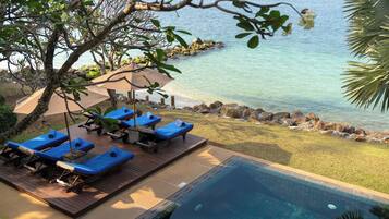 Four Bedroom Oceanfront Pool Residence | Vue sur la plage/l’océan