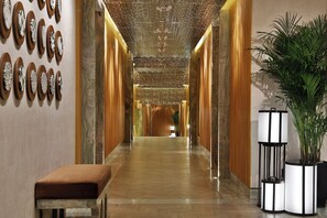 Couples treatment rooms, sauna, hot tub, steam room, body treatments - Shangri-La Eros, New Delhi (New Delhi)