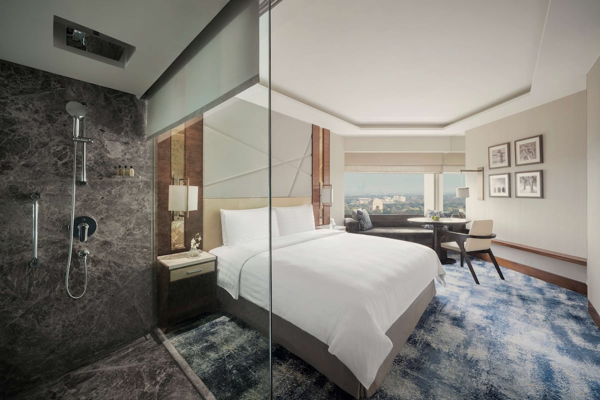 Horizon Deluxe, Kamer, 1 kingsize bed | Een minibar, een kluis op de kamer, een bureau, verduisterende gordijnen