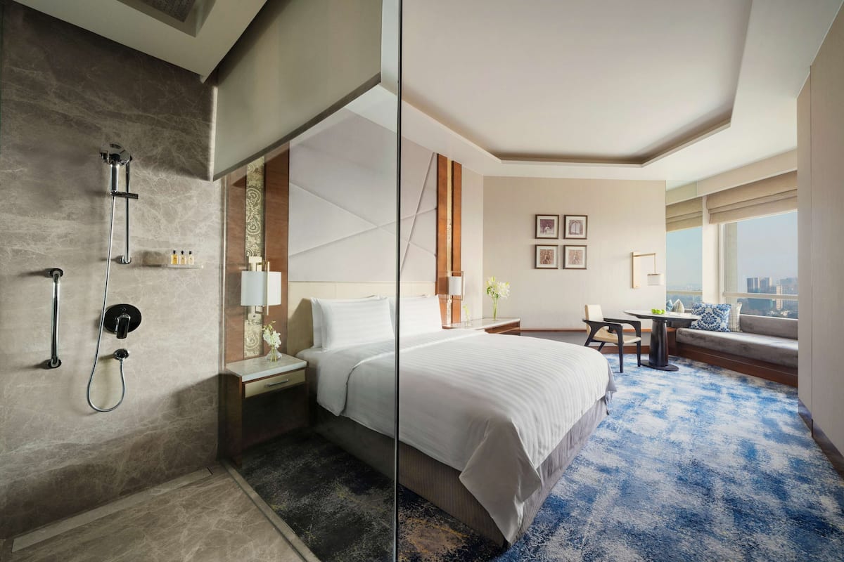 Horizon, Premier kamer, 1 kingsize bed | Een minibar, een kluis op de kamer, een bureau, verduisterende gordijnen