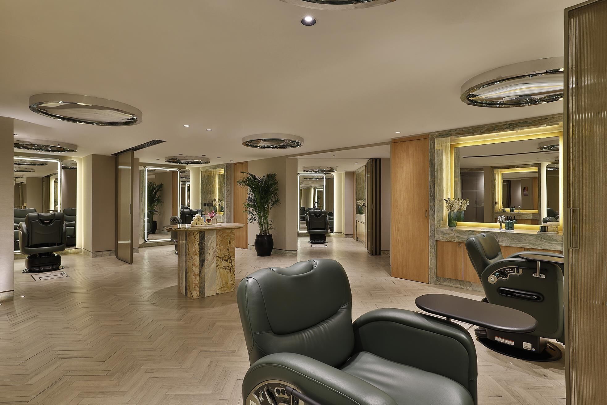 couples treatment room(s), sauna, hot tub, steam room, body treatments