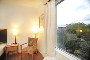 Premium bedding, in-room safe, desk, blackout curtains