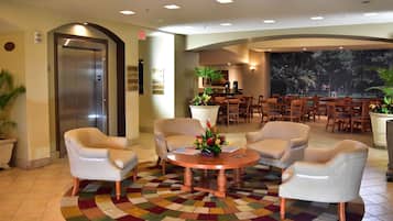 2 bares o lounges