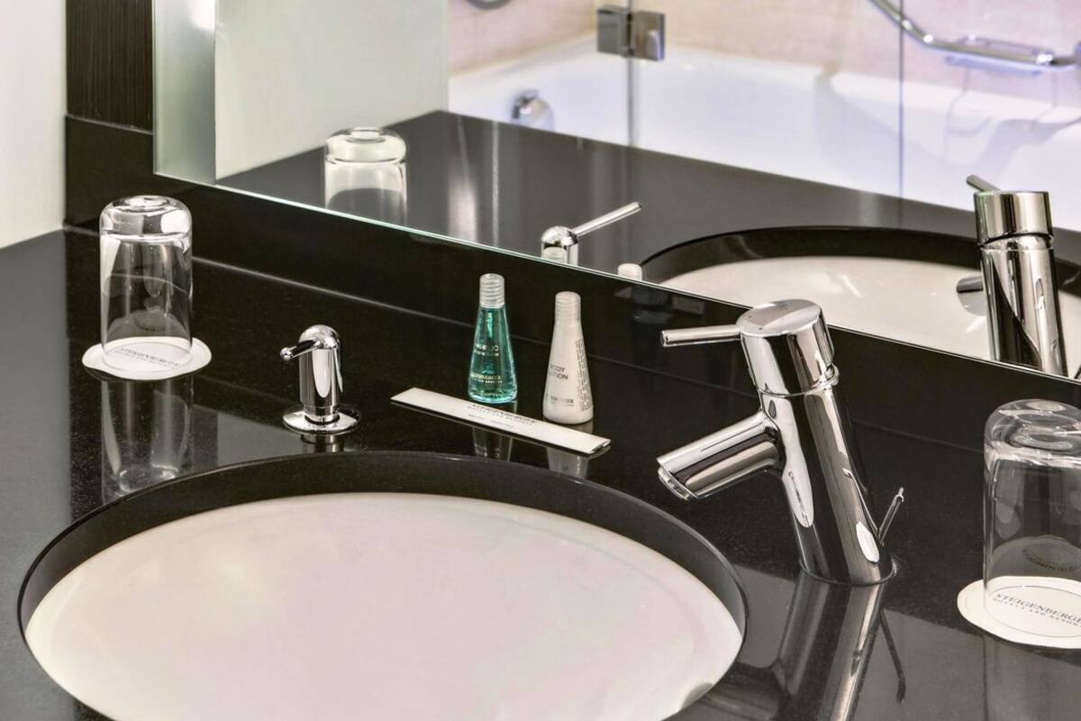 Salle de bain | Articles de toilette gratuits, sĂšche-cheveux, serviettes fournies, savon