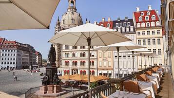 2 Restaurants, Abendessen, internationale Küche