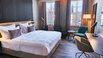 Deluxe Room (Deluxe) | Hypo-allergenic bedding, down duvets, in-room safe, desk