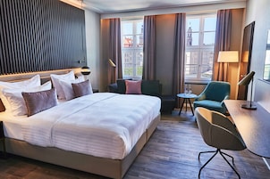 Deluxe Room (Deluxe) | Hypo-allergenic bedding, down duvets, in-room safe, desk