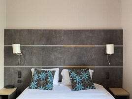 Habitación doble superior | Caja fuerte, wifi gratis, ropa de cama