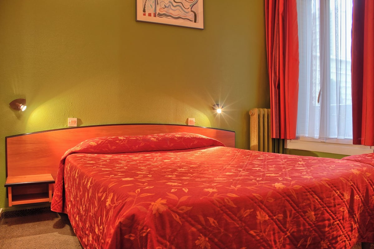 Comfort eenpersoonskamer | Een kluis op de kamer, gratis wifi, beddengoed