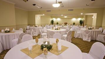 In-room safe, desk, iron/ironing board, free cribs/infant beds