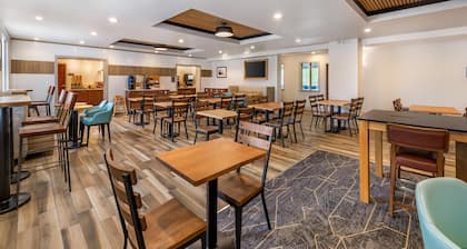 Best Western Plus 1000 Islands Hotel & Suites