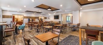 Best Western Plus 1000 Islands Hotel & Suites