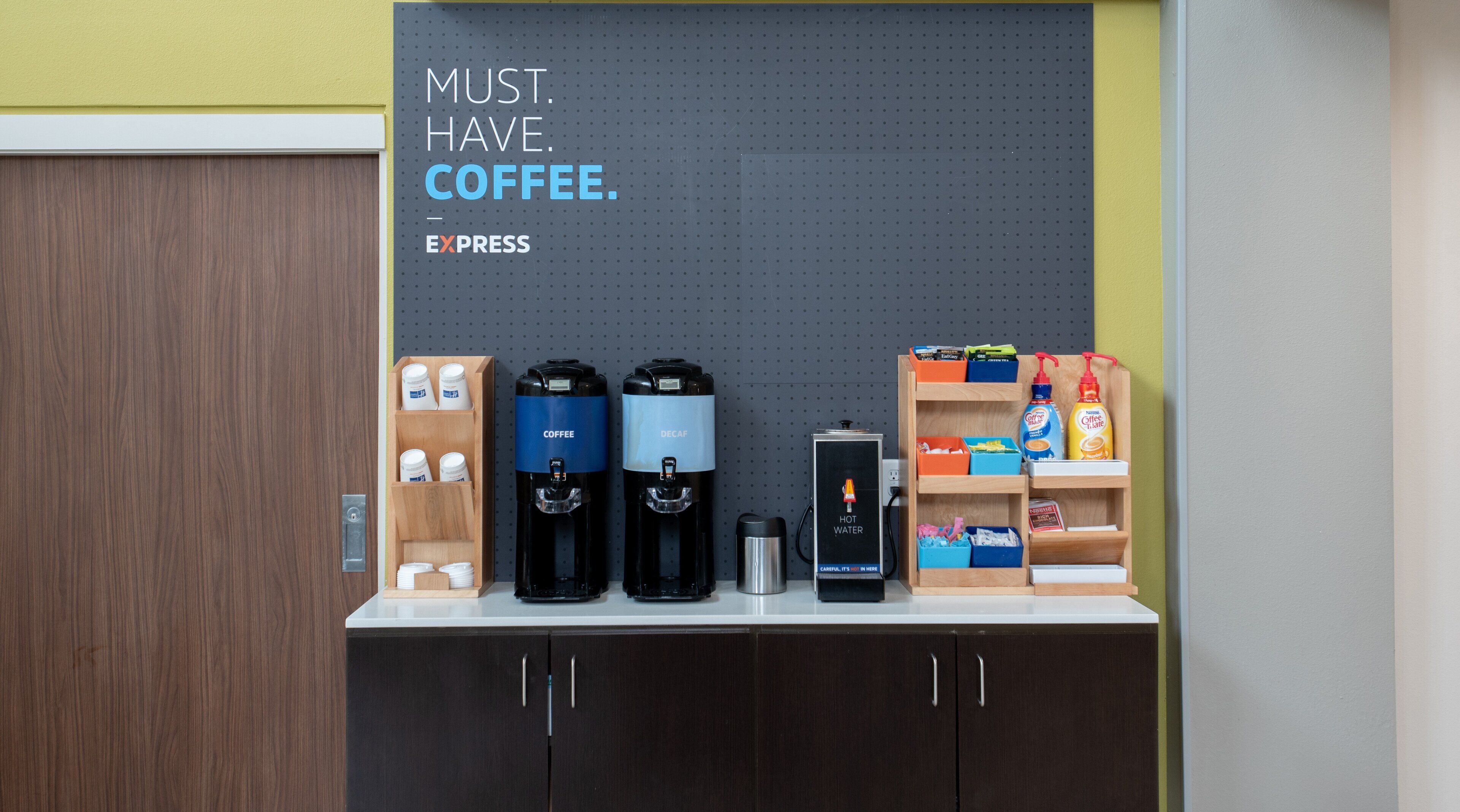 free buffet breakfast