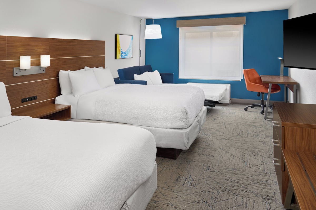 Standard Room, Multiple Beds | Room amenity