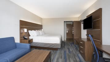 Standaard kamer, 1 kingsize bed met slaapbank | Een kluis op de kamer, een bureau, verduisterende gordijnen