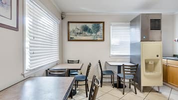 Free daily continental breakfast