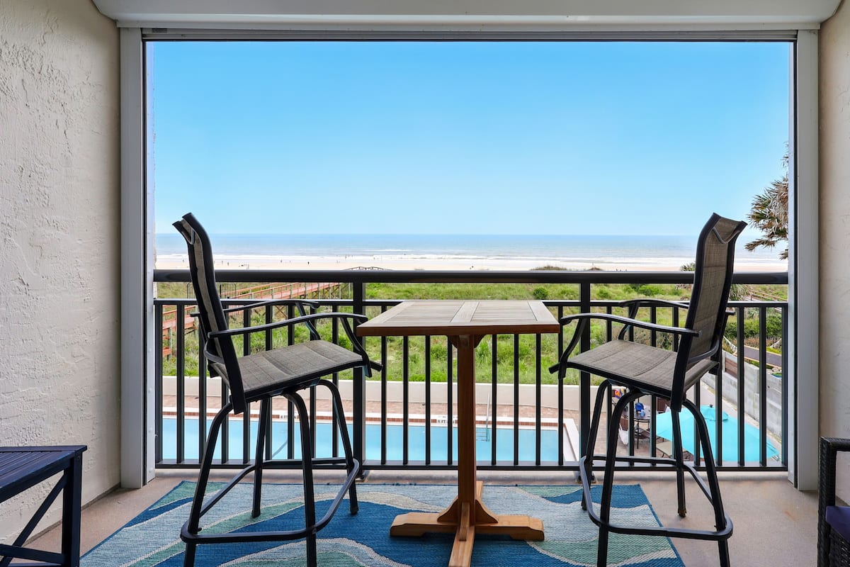 Junior Condo, 1 Queen Bed with Sofa bed | Balcony view