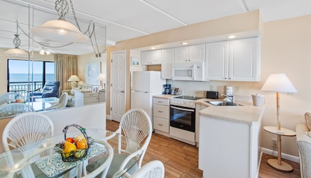 Senior Condo, 1 King Bed with Sofa bed | Private kitchen | Fridge, microwave, stovetop, coffee/tea maker