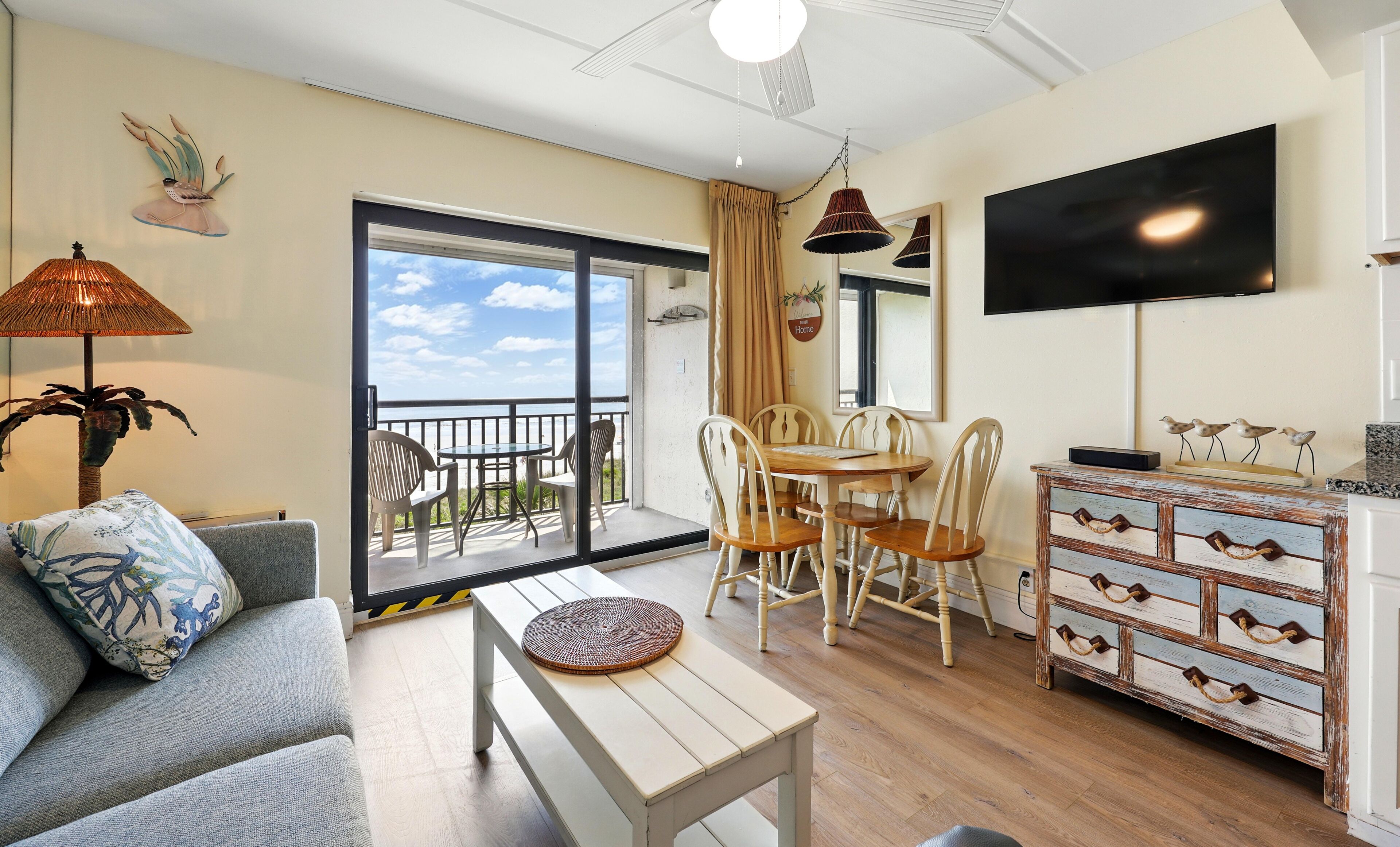 Junior Condo, 1 Queen Bed with Sofa bed | Living area | 32-inch flat-screen TV with cable channels, DVD player