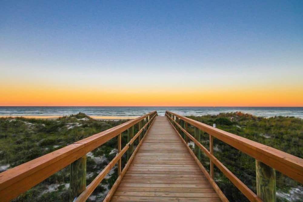Beacher's Lodge Oceanfront Suites