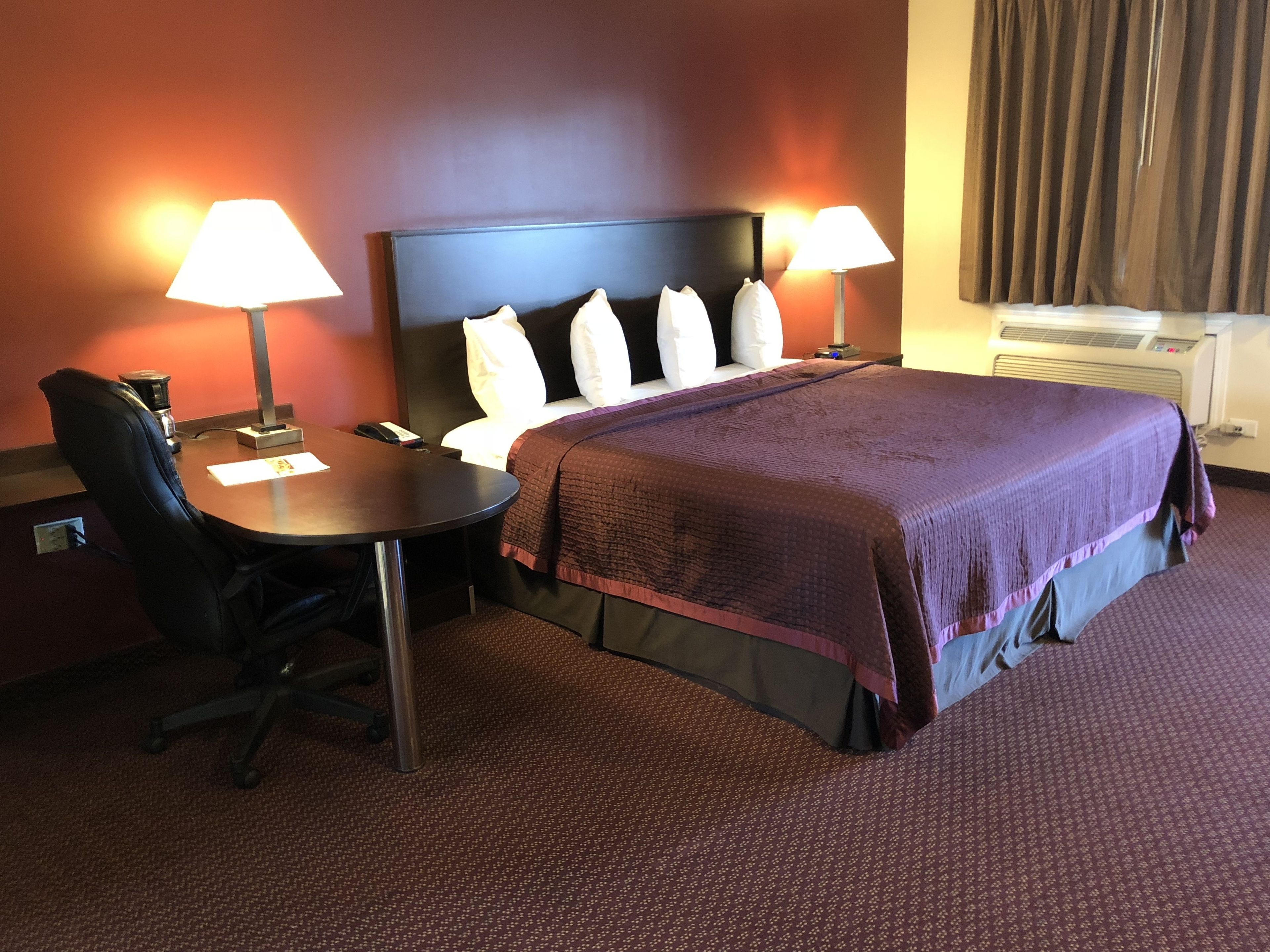 Executive Room, 1 King Bed | Desk, blackout curtains, soundproofing, iron/ironing board