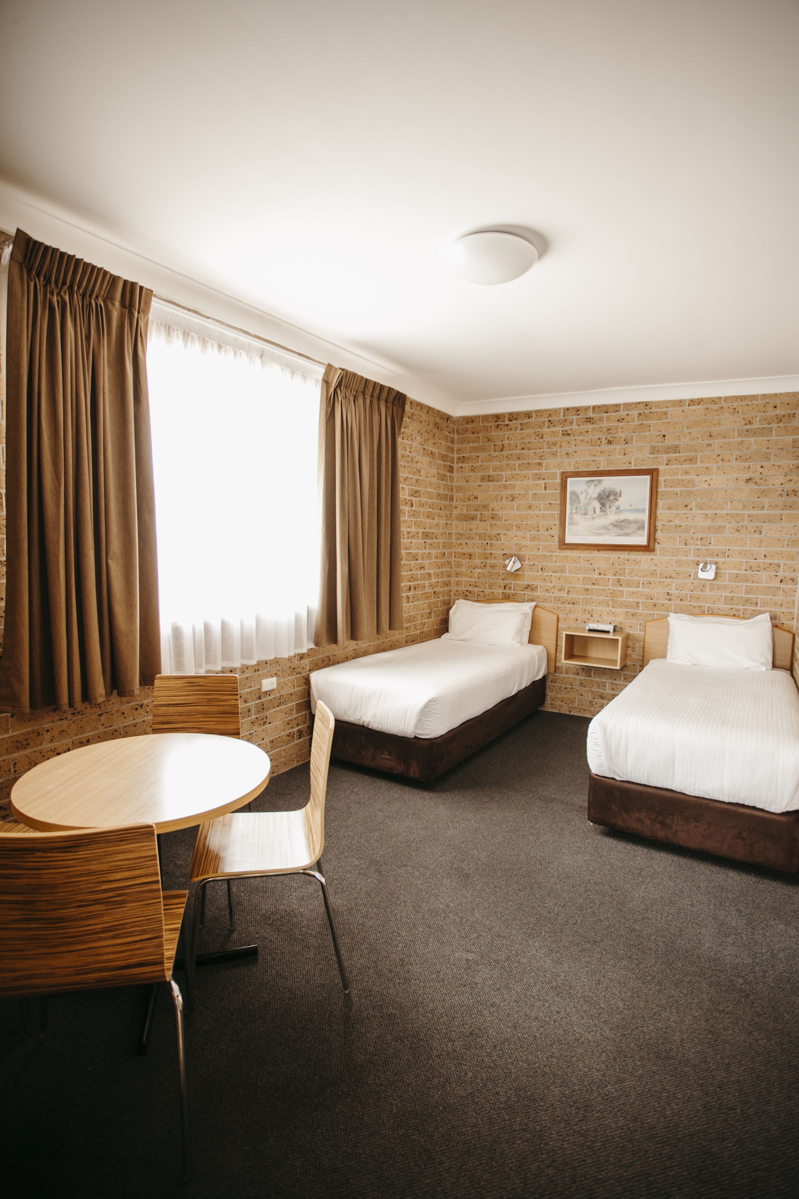 Family Room | Iron/ironing board, WiFi (free), bed sheets