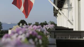 Superior-værelse med dobbeltseng eller 2 enkeltsenge - havudsigt | Minibar, pengeskab på værelset, skrivebord, strygejern/strygebræt