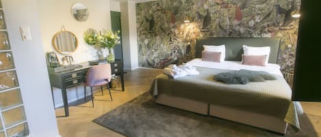 Suite Lune de Miel, 1 trĂšs grand lit, vue jardin | Coffres-forts dans les chambres, bureau