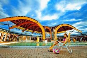 Indoor pool, sun loungers - Hunguest Buk (Buk)