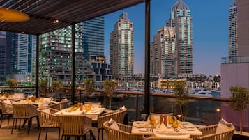 Abendessen, asiatische Küche, Blick aufs Meer