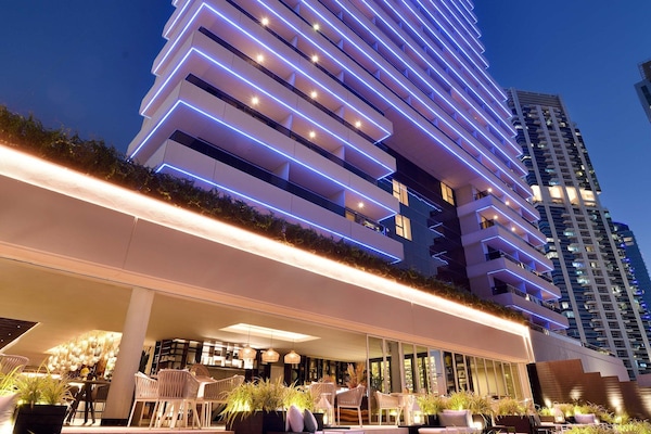 Dinner served, Asian cuisine, sea views