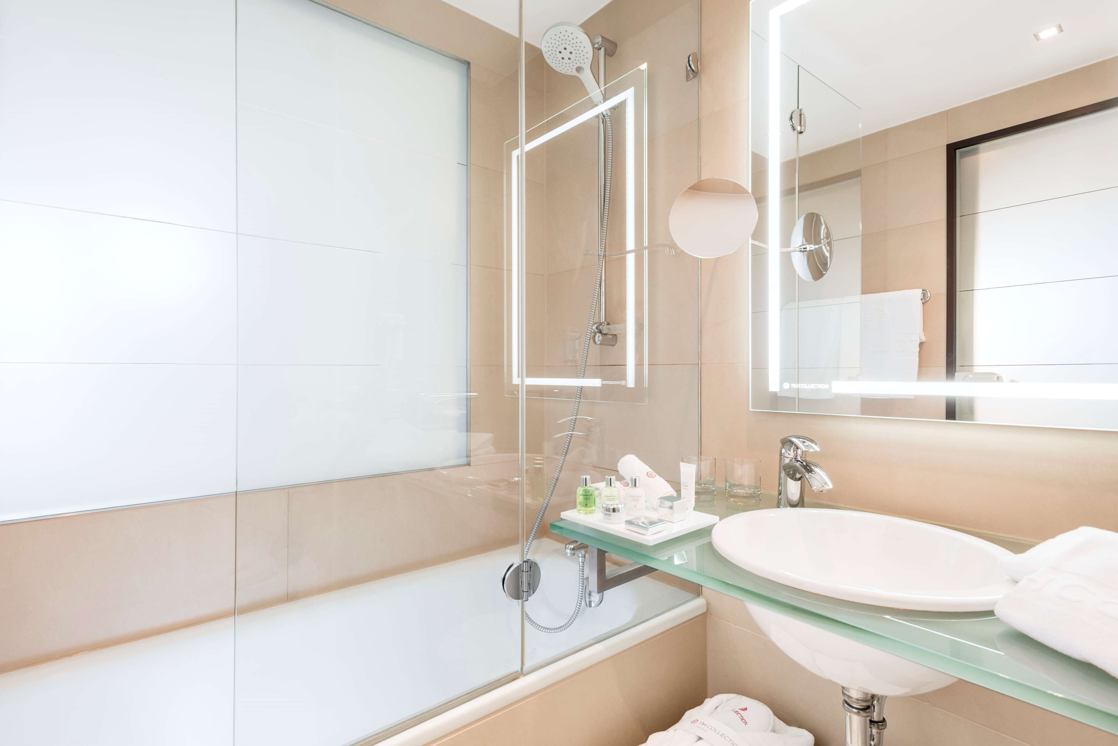 combined shower/bathtub, deep-soaking bathtub, eco-friendly toiletries