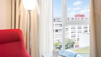 Ropa de cama de alta calidad, colchones con pillow-top y minibar